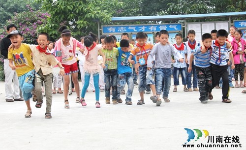 泸县奇峰：欢歌笑语庆“六一”(图2)