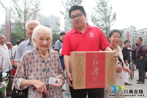 泸州:潭酒让马年酒城端午不一样(图1) 泸州:潭酒让马年酒城端午不一样(图1)