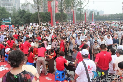 泸州:潭酒让马年酒城端午不一样(图4) 泸州:潭酒让马年酒城端午不一样(图4)