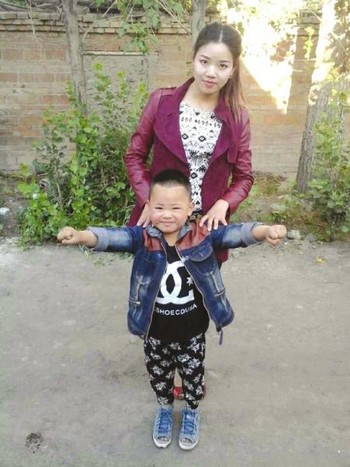 自贡“摇摆小歌神”工地嗨歌走红(图1) 自贡“摇摆小歌神”工地嗨歌走红(图1)