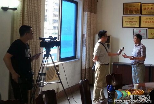麻城移民文化移民后代调查采访组来到泸州(图1) 麻城移民文化移民后代调查采访组来到泸州(图1)