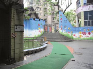 泸州公立幼儿园&nbsp;家长为争70个名额通宵排队