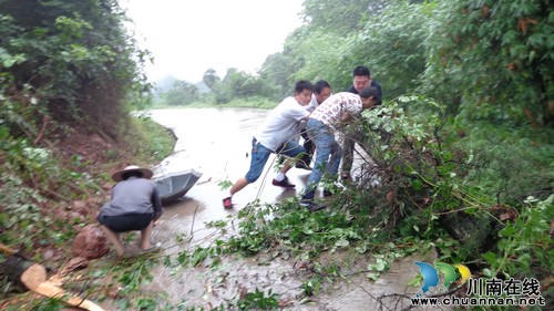 福宝镇:慰问困难群众 解决实际困难(图1) 福宝镇:慰问困难群众 解决实际困难(图1)