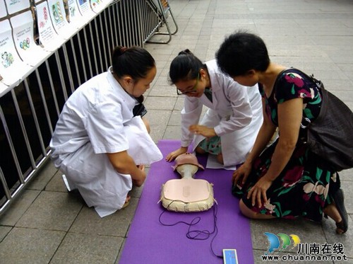 华阳街道：急救知识宣传进小区