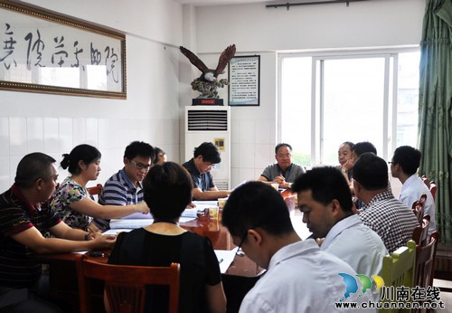 泸州：泸医附院专家每周四坐诊叙永人医(图2)