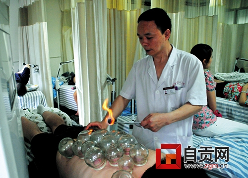 天气闷热各种求爽&nbsp;自贡按摩院生意火爆一床难求
