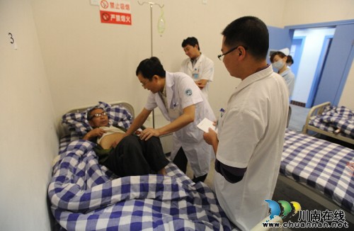 泸医中医院专家团队基层行 中医预防保健康(图3) 泸医中医院专家团队基层行 中医预防保健康(图3)