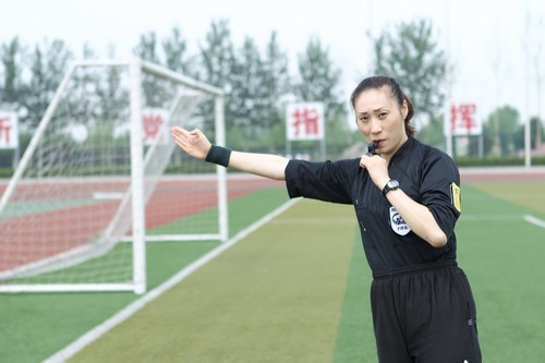泸州走出的唯一国际级足球女裁判陈艳(图3) 泸州走出的唯一国际级足球女裁判陈艳(图3)