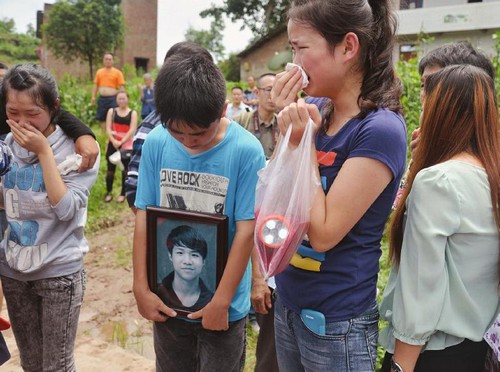 自贡14岁少年救同伴溺亡&nbsp;父亲捐出遗体（图）