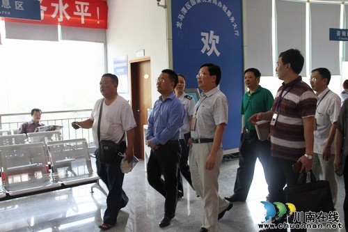 龙马潭区区长曾平调研指导龙马国税税收工作(图1) 龙马潭区区长曾平调研指导龙马国税税收工作(图1)