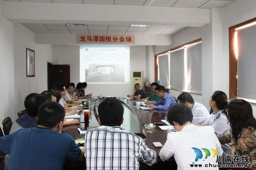 龙马潭区区长曾平调研指导龙马国税税收工作(图2) 龙马潭区区长曾平调研指导龙马国税税收工作(图2)