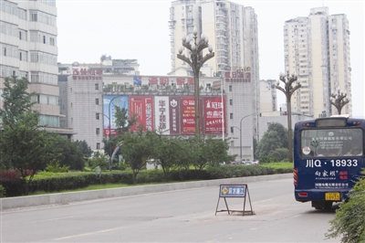 宜宾户外广告涅槃(下):自设户外广告也需监管(图2) 宜宾户外广告涅槃(下):自设户外广告也需监管(图2)
