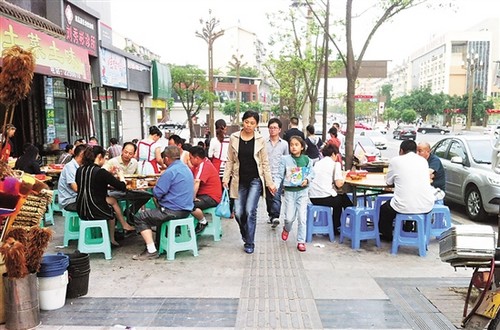 城市建设内江：整治占道经营&nbsp;市民纷纷建言