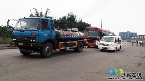 泸州：纳溪开展道路运输安全事故暨反恐应急演练(图1)