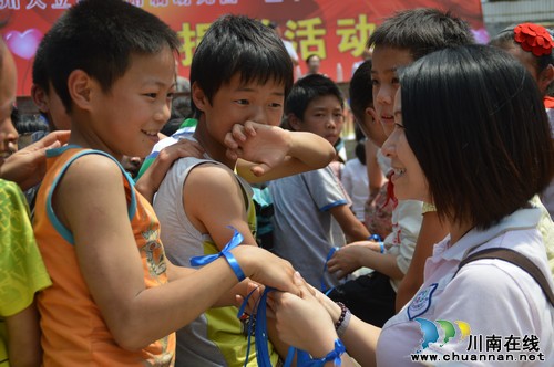 泸州：天立附幼携手红星志愿者&nbsp;爱心传递到古蔺(图3)