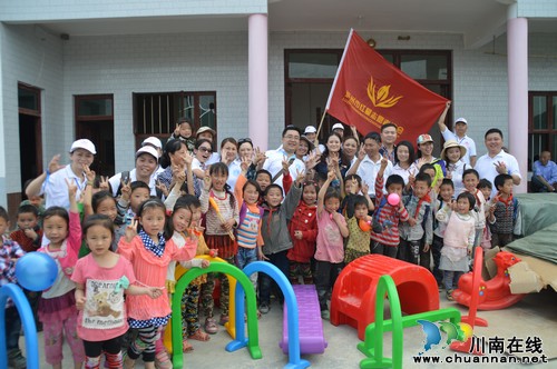 泸州：天立附幼携手红星志愿者&nbsp;爱心传递到古蔺(图1)