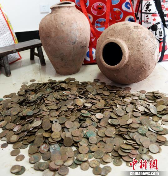 泸州一工地挖出12000枚古币 重约800斤(图)