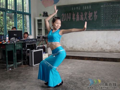 石屏乡：彝家有女初长成&nbsp;&nbsp;索玛花香飘彝乡(图3)