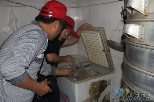 奇峰镇:开展放假前学校安全检查(图2) 奇峰镇:开展放假前学校安全检查(图2)