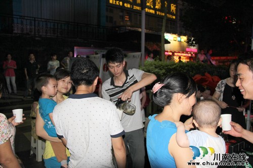 泸州职工激情唱响百姓舞台 广大群众热情追捧早春二月(图5) 泸州职工激情唱响百姓舞台 广大群众热情追捧早春二月(图5)