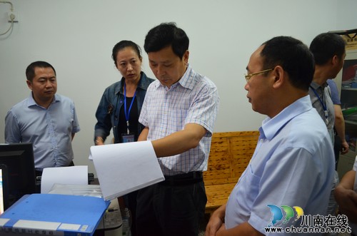 省食药监局调研华阳食品药品监管工作(图2) 省食药监局调研华阳食品药品监管工作(图2)