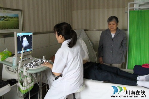 红星街道：184位老党员享受免费体检(图2)