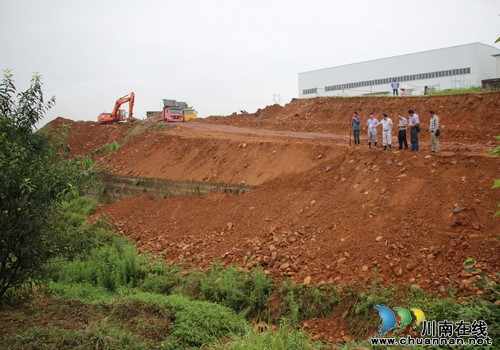 一个电话修复断头路 村民称赞好“撇脱”(图2) 一个电话修复断头路 村民称赞好“撇脱”(图2)