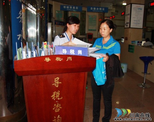 纳溪区国税局导税服务深受纳税人好评(图1) 纳溪区国税局导税服务深受纳税人好评(图1)