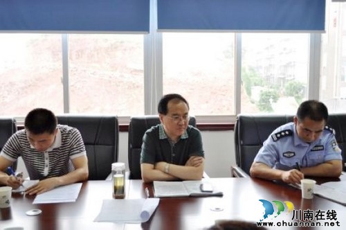叙永县委书记慰问禁毒工作民警(图2)