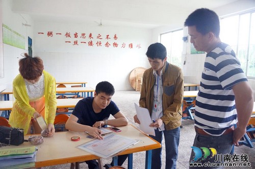 立石镇：专业检测&nbsp;确保校园食品安全(图2)