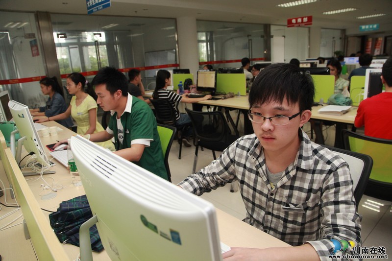 泸州:电商"泸州购"为大学生开启创业就业之旅(图1) 泸州:电商"泸州购"为大学生开启创业就业之旅(图1)