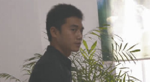 泸州"开棺验尸"事故:小伙驾摩托挂倒老人 担主责(图1) 泸州"开棺验尸"事故:小伙驾摩托挂倒老人 担主责(图1)
