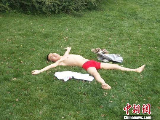 宜宾白血病男生向富豪借100万 愿一生打工来还(图2) 宜宾白血病男生向富豪借100万 愿一生打工来还(图2)