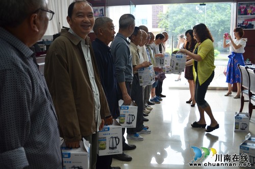 华阳街道：开展系列特色活动庆“七.一”