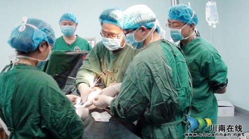 泸医附院心系宝兴群众 积极开展对口支援服务(图2) 泸医附院心系宝兴群众 积极开展对口支援服务(图2)