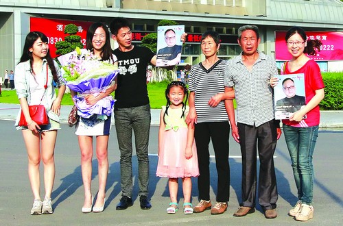 黄跃蓉 草根艺人的华丽蜕变(图1) 黄跃蓉 草根艺人的华丽蜕变(图1)