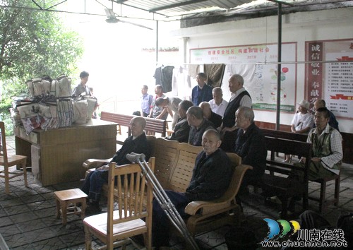 送爱心 合江临港工业园区企业走进敬老院(图2) 送爱心 合江临港工业园区企业走进敬老院(图2)