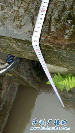 长江泸州段水位上涨 滨江路停车场关闭(图)(图2) 长江泸州段水位上涨 滨江路停车场关闭(图)(图2)