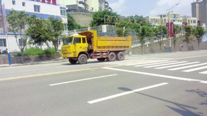 刚出校门口&nbsp;内江一7岁小学生被撞身亡(图1)