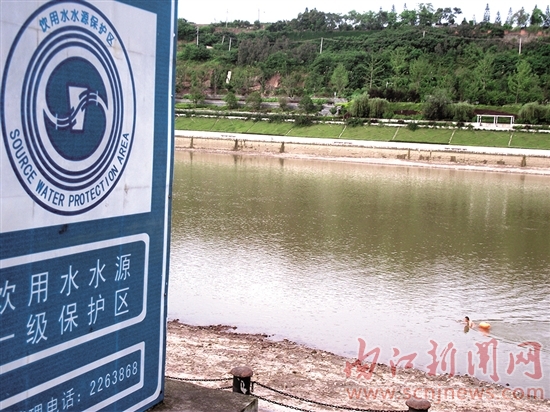 太不文明了!取水口成了部分人的“泳池”(图2) 太不文明了!取水口成了部分人的“泳池”(图2)