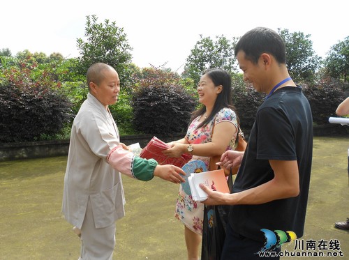 立石镇：送法进寺庙&nbsp;法治入僧心(图1)