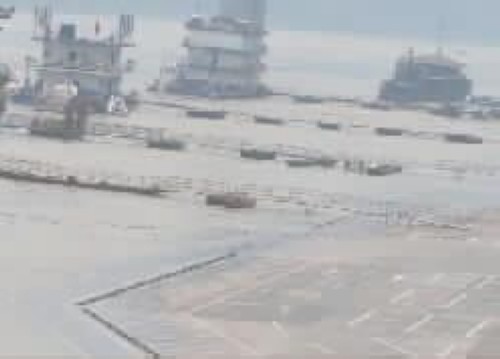 泸州“飞机坝”停车场变“吞人坝”(图2) 泸州“飞机坝”停车场变“吞人坝”(图2)
