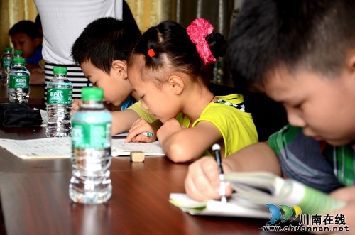 泸州市地税局启动“小学生家教加油站”志愿服务活动(图2) 泸州市地税局启动“小学生家教加油站”志愿服务活动(图2)