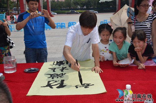 华阳街道:墨香四溢传递廉洁文化(图3) 华阳街道:墨香四溢传递廉洁文化(图3)