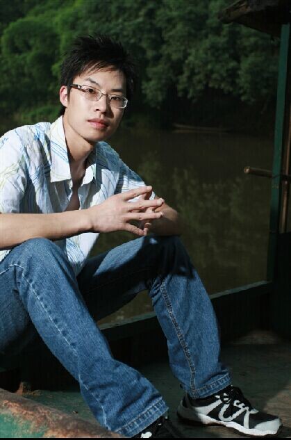 泸州:最美救人眼镜哥 被众多女网友求爱示好(图4) 泸州:最美救人眼镜哥 被众多女网友求爱示好(图4)