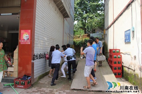 合江:拍摄法治情景剧 轻松“说法”(图2) 合江:拍摄法治情景剧 轻松“说法”(图2)