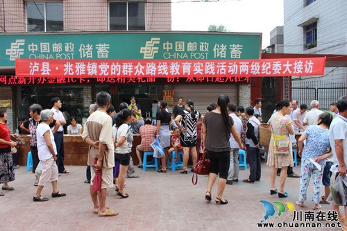 兆雅镇：面对面释疑解难(图1)