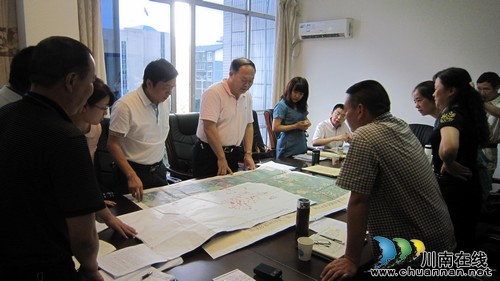省档案局调研泸县农村土地确权登记档案管理工作(图1)