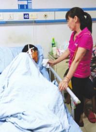 泸州境内面包车撞上公交车 已致2死42伤(图2) 泸州境内面包车撞上公交车 已致2死42伤(图2)