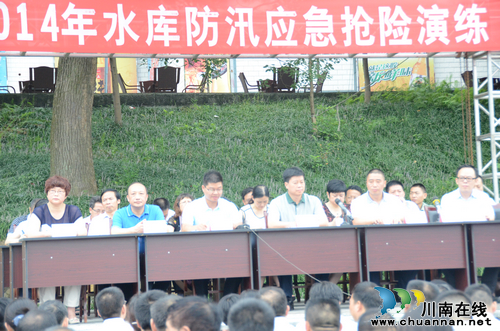 泸县举行2014年水库防汛应急抢险演练(图3) 泸县举行2014年水库防汛应急抢险演练(图3)
